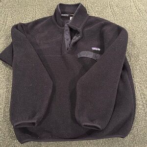 Patagonia black women’s synchilla pullover 
Sz Sm-fits sm/med
Good condition